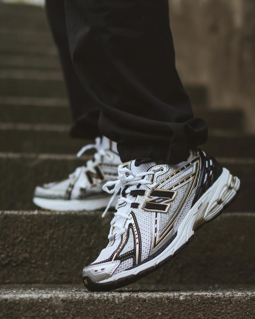 b4e026c6-ef79-409c-82e6-ee6ca6d1a029_b46c4408-86db-4748-8032-7bca832025c0 | UAE SPORT STORE Person wearing white athletic sneakers stepping down concrete stairs.