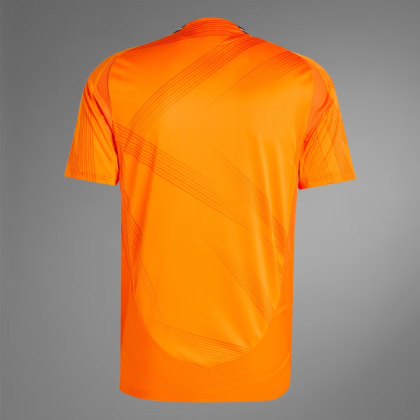 bO3G2I6df3LbJaw | UAE SPORT STORE Back view of a bright orange athletic T-shirt with diagonal stripe patterns.