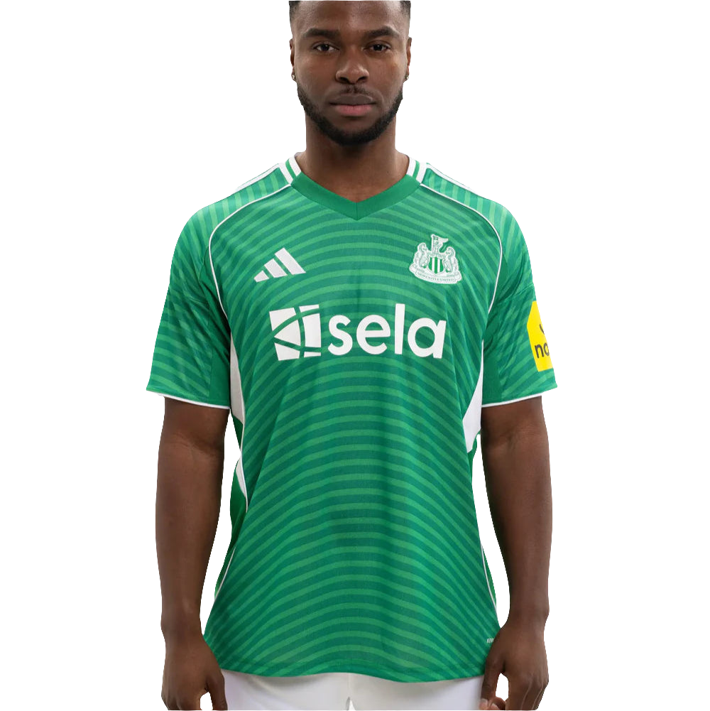 background-editor_output_3afd2ea8-4c62-4dfc-b4d1-9ee399f02b86 | UAE SPORT STORE Man wearing a green soccer jersey with white sponsor logo 'sela' and team crest on the chest, facing forward.