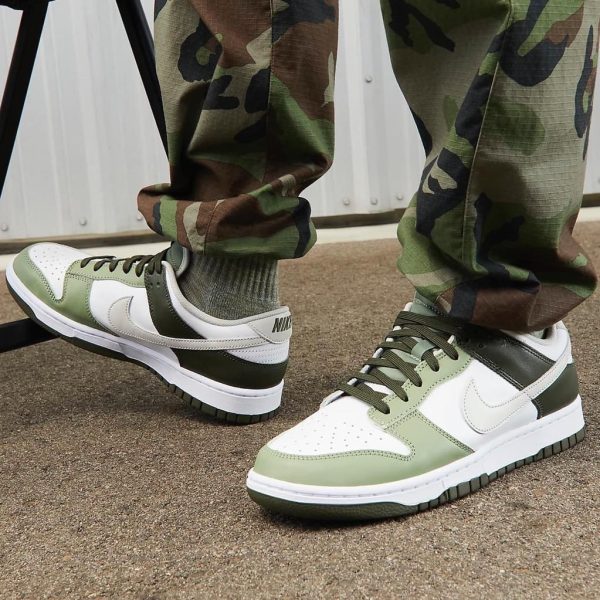 DUNK LOW WHITE OLIVE - uaessss