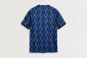 Back view of a dark blue short-sleeve T-shirt with a bright blue zigzag chevron pattern.