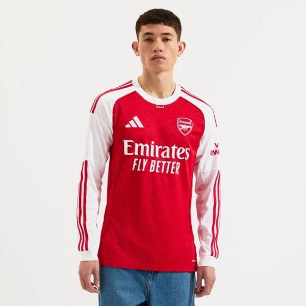 mji9536_f - UAE SPORT STORE Male model wearing Arsenal red and white long-sleeve soccer jersey with Emirates Fly Better sponsor on the front.