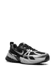 rn-image_picker_lib_temp_03427af9-b32c-4fb8-b934-c3f48d2d3423 | UAE SPORT STORE Black and metallic-silver Nike running shoe with a mesh upper, white swoosh, and thick cushioned sole.