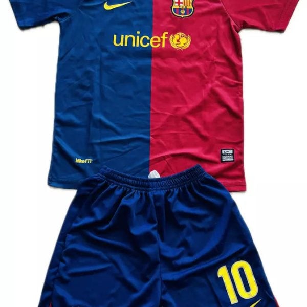 FC Barcelona kit: blue and maroon jersey with UNICEF logo and crest, paired with blue shorts and number 10.