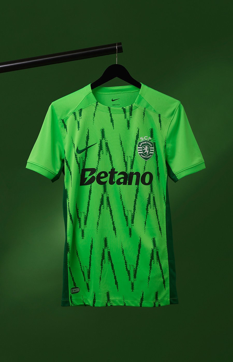 zS44sxm6j21rVzB | UAE SPORT STORE Bright green Sporting CP soccer jersey hanging on a black hanger with Betano sponsor logo on the front and club crest visible on the chest.