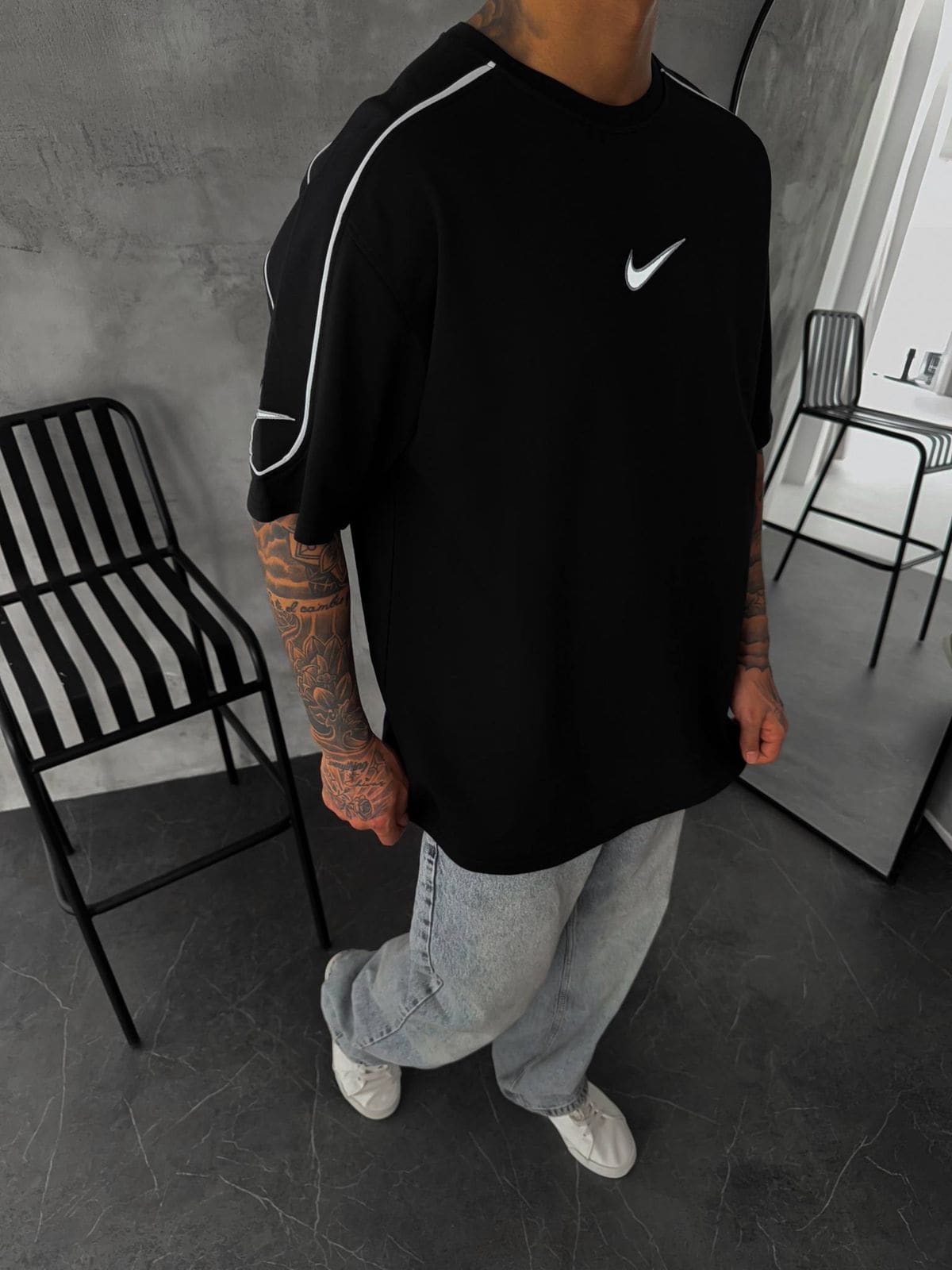 08ccbd92-3f31-4abb-9353-bc0ea27333ca | UAE SPORT STORE Men’s Oversized Black T-Shirt with White Piping