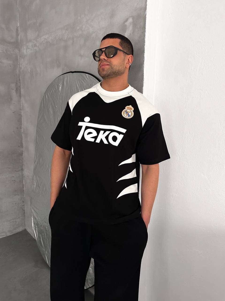 20310639-6ce9-4f10-a8d4-eab241f9eb70 | UAE SPORT STORE Real Madrid-Inspired Retro Football Jersey Tee – Black/White