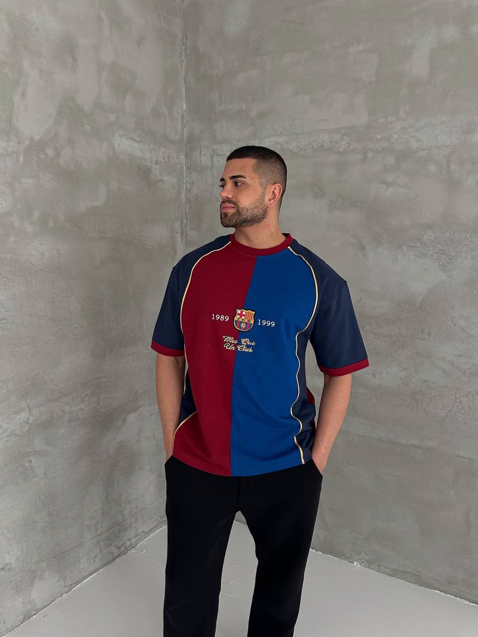 27d20532-a5f5-4aff-a0b8-d4f8dbf13672 | UAE SPORT STORE Unisex Red and Blue Split Retro Football Jersey T-Shirt