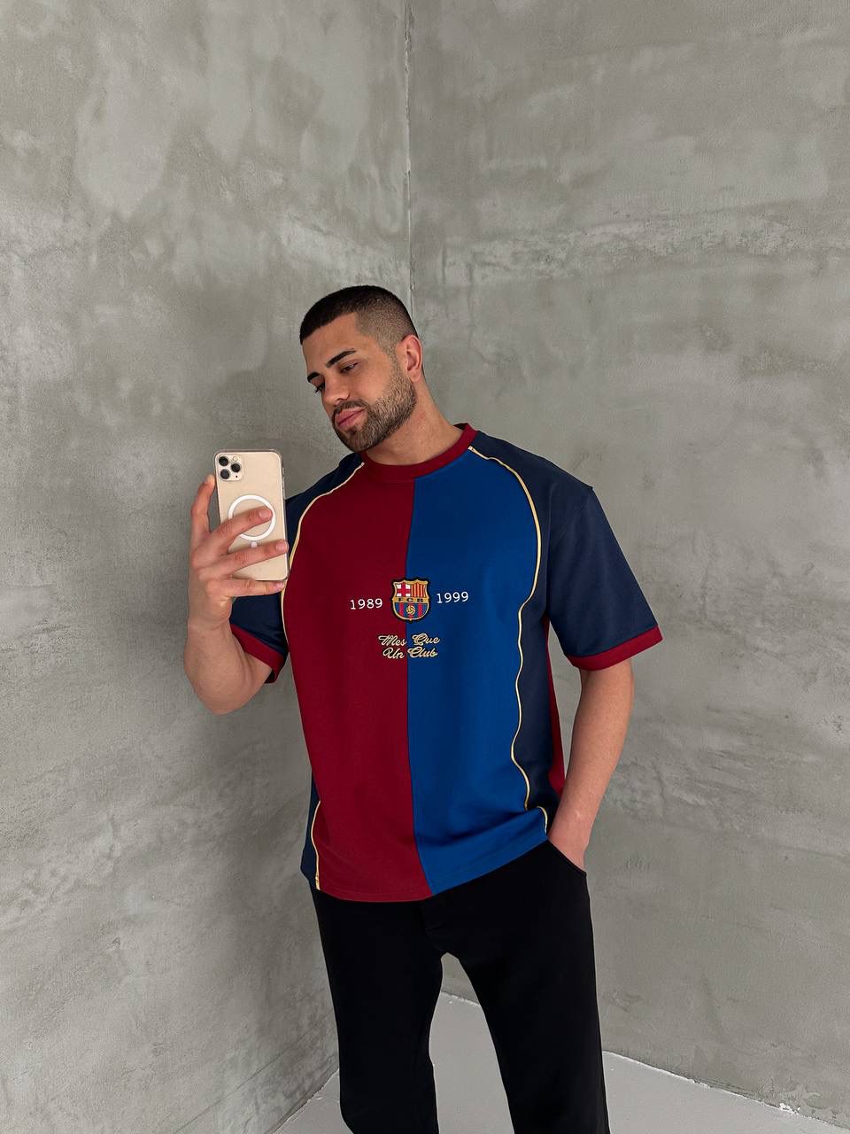 2afc2329-45c3-4ebf-9e17-8b18a761ca5e | UAE SPORT STORE Unisex Red and Blue Split Retro Football Jersey T-Shirt