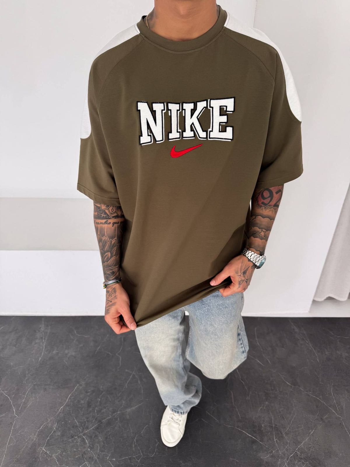 405914b6-56b0-4242-a1fe-c21ce13dc19d | UAE SPORT STORE Men’s Oversized Olive Graphic T-Shirt with White Shoulder Panels