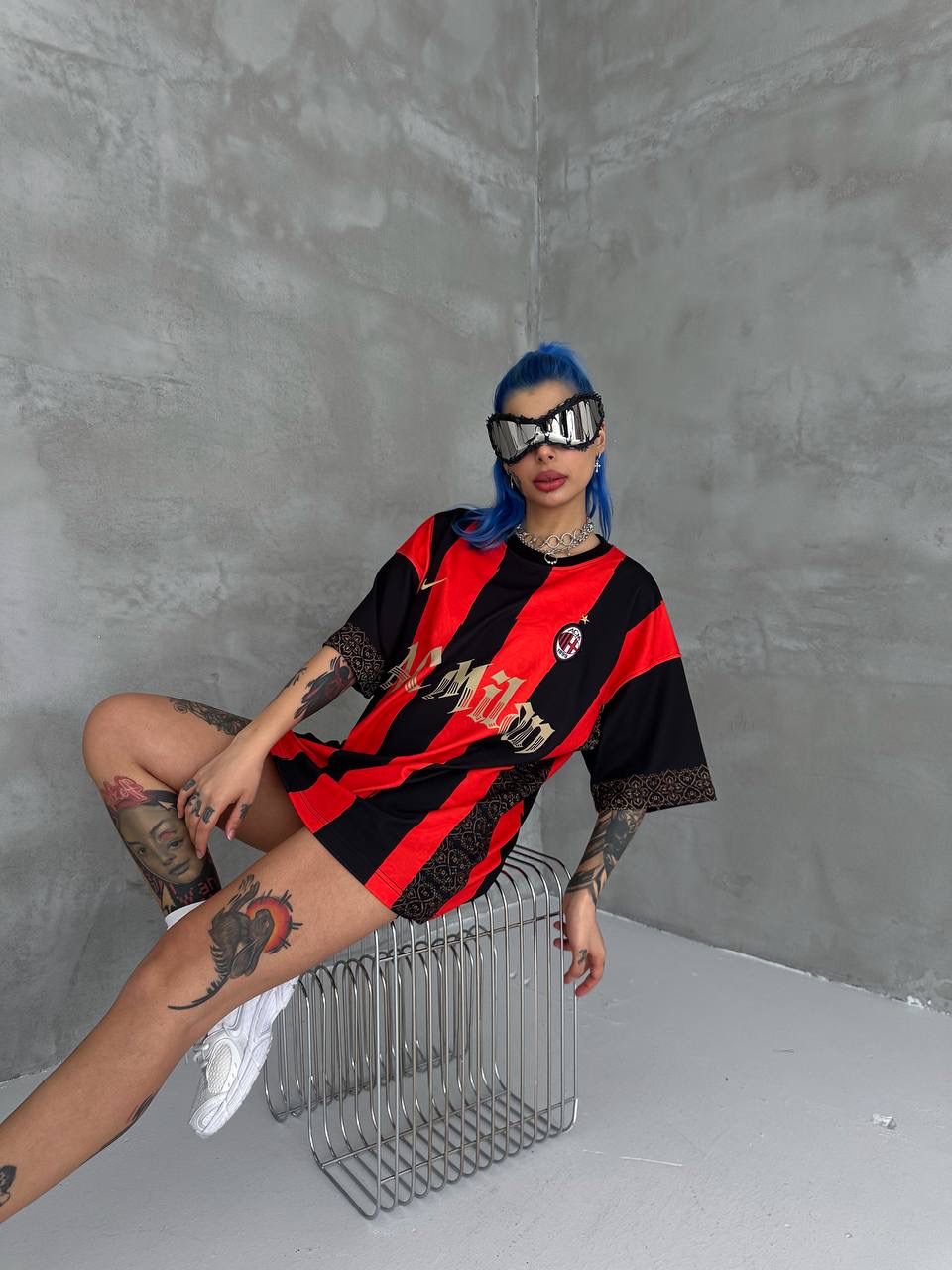 5493e3b3-107b-4d7b-afab-f2b905ae6c54 | UAE SPORT STORE Milan Inspired 80 Oversized Striped Jersey Tee Red Black Gold