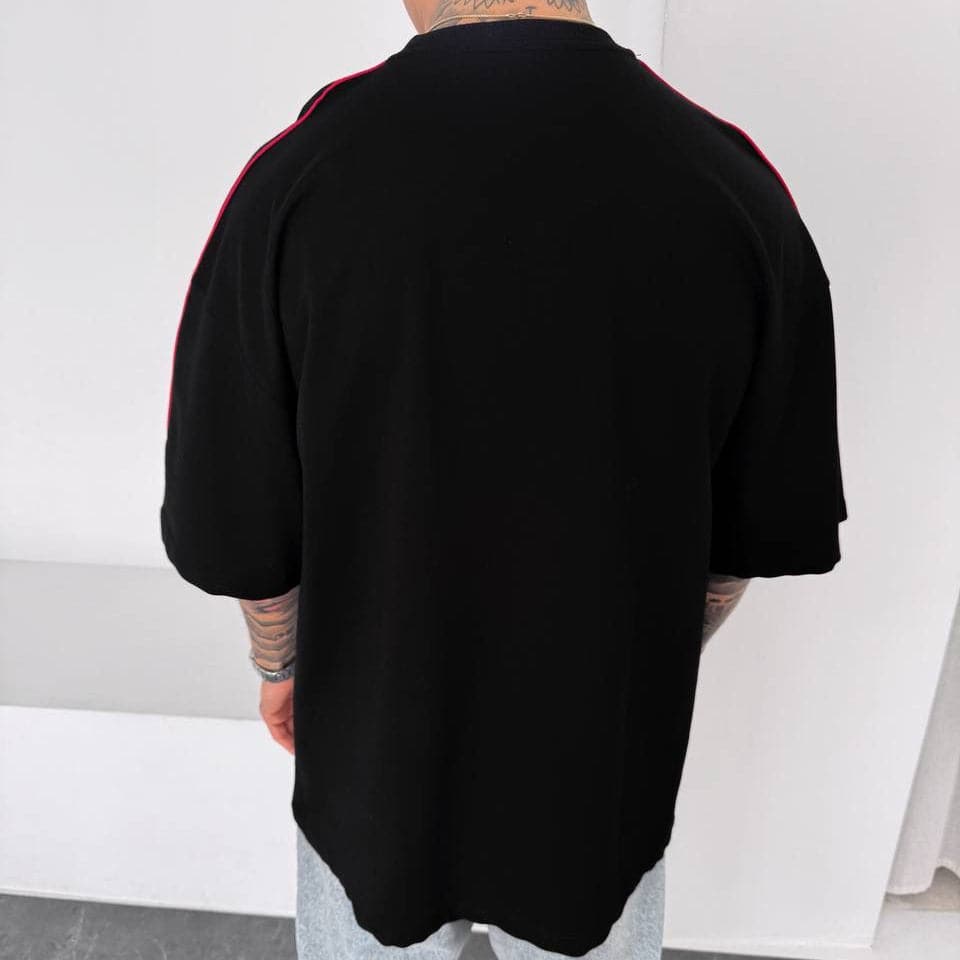 632d370c-f263-4d1d-be3f-fa67ef44804d | UAE SPORT STORE Men’s Oversized Black T-Shirt with Grey Panels and Red Piping