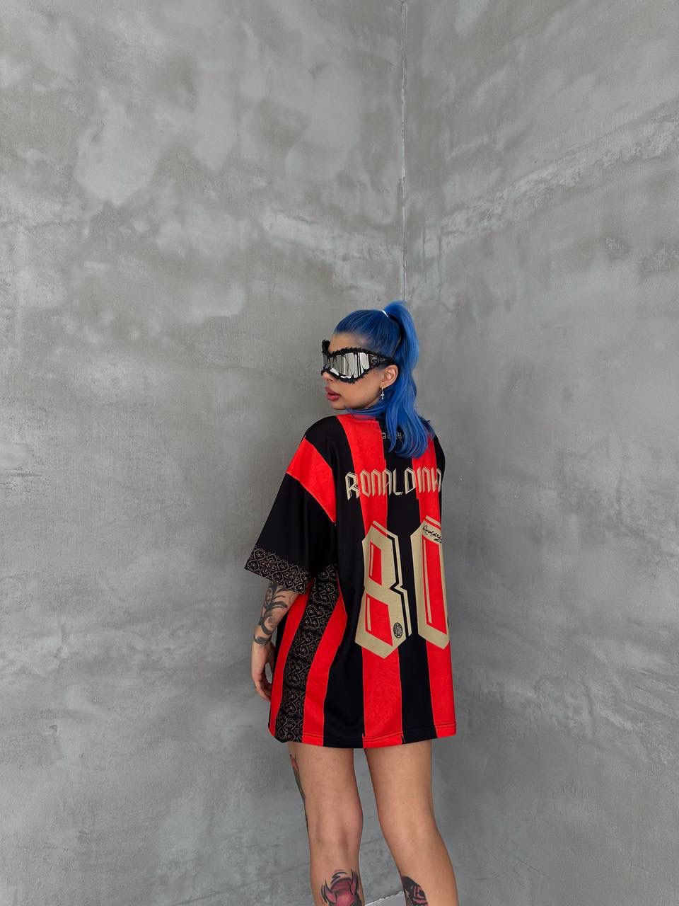 6cee1808-9bf6-4646-9767-b12cc3608f21 | UAE SPORT STORE Milan Inspired 80 Oversized Striped Jersey Tee Red Black Gold