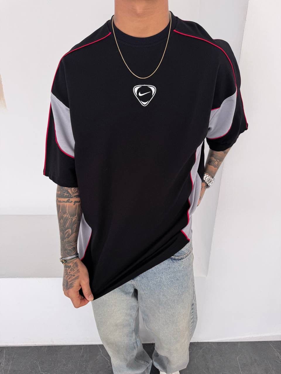 ddd7831a-5049-4639-a7be-c6c4280cbb4a | UAE SPORT STORE Men’s Oversized Black T-Shirt with Grey Panels and Red Piping