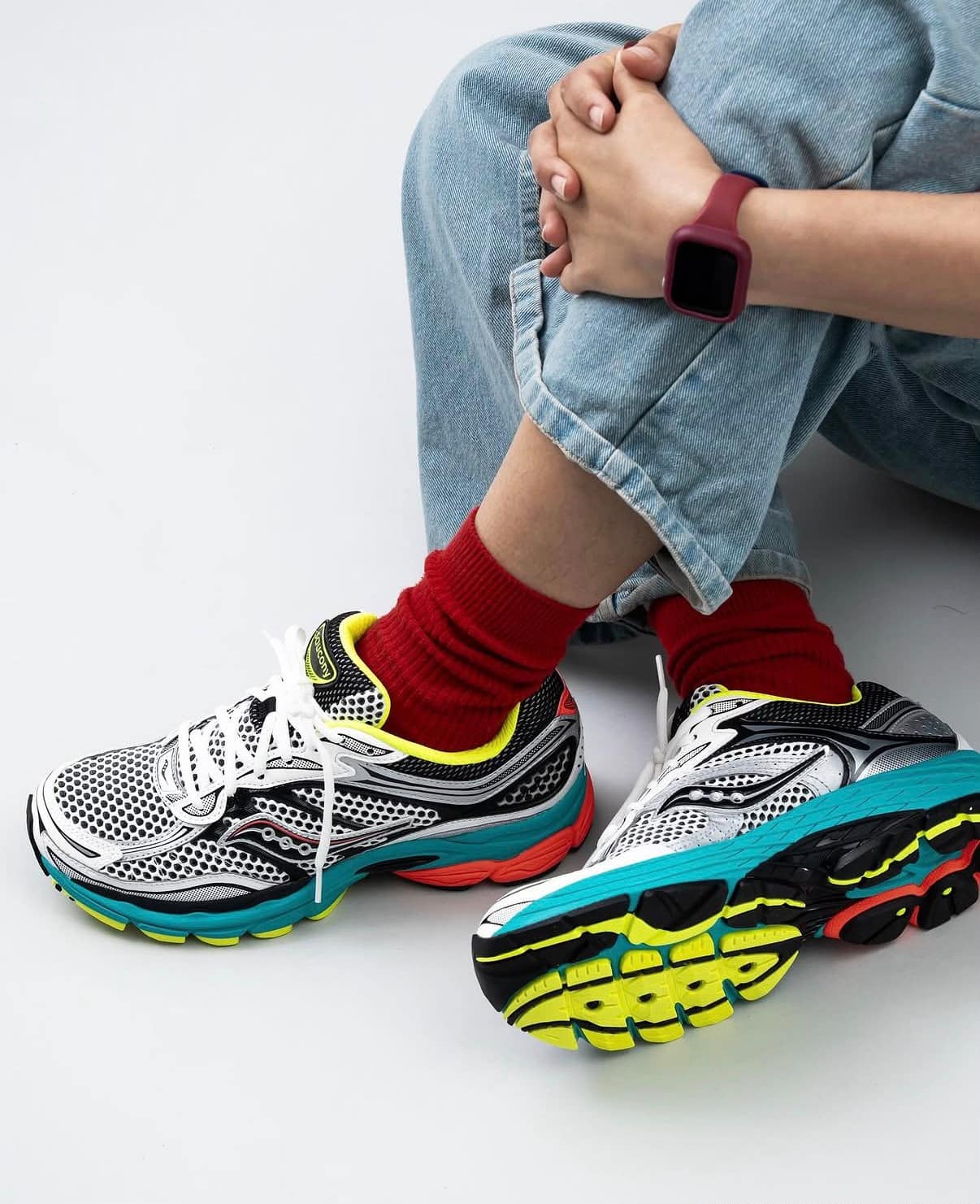 0933c04c-2837-4ada-be31-4117fba3b0a0jpg | UAE SPORT STORE Saucony ProGrid Omni 9 Silver Mutant