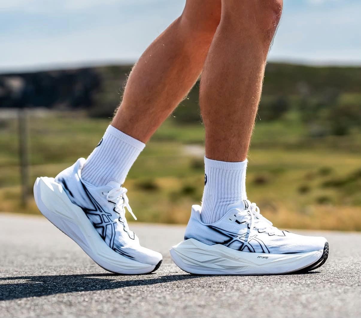 86c712e8-d26d-474f-98ff-3ac6d05d194ejpg | UAE SPORT STORE ASICS Superblast 3 White Black