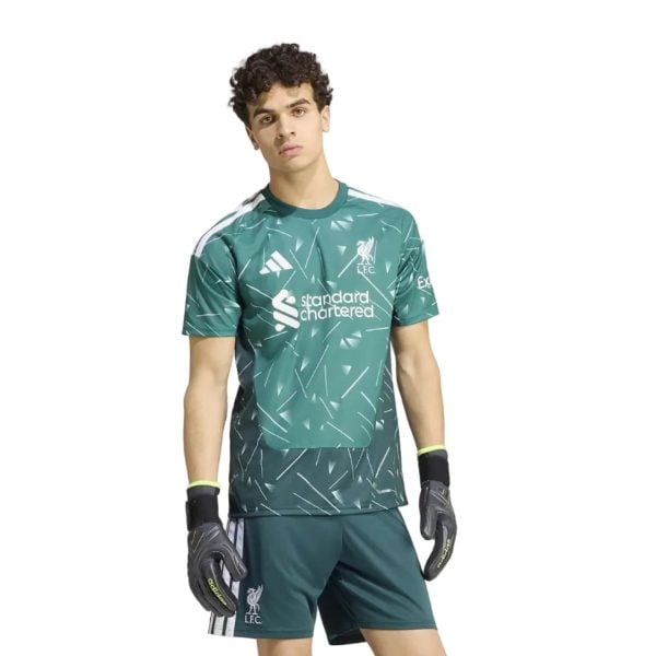 KT2080_5_APPAREL_OnModel_WalkingView_white | UAE SPORT STORE Kt2080 5 Apparel Onmodel Walkingview White | UAE Sport Store