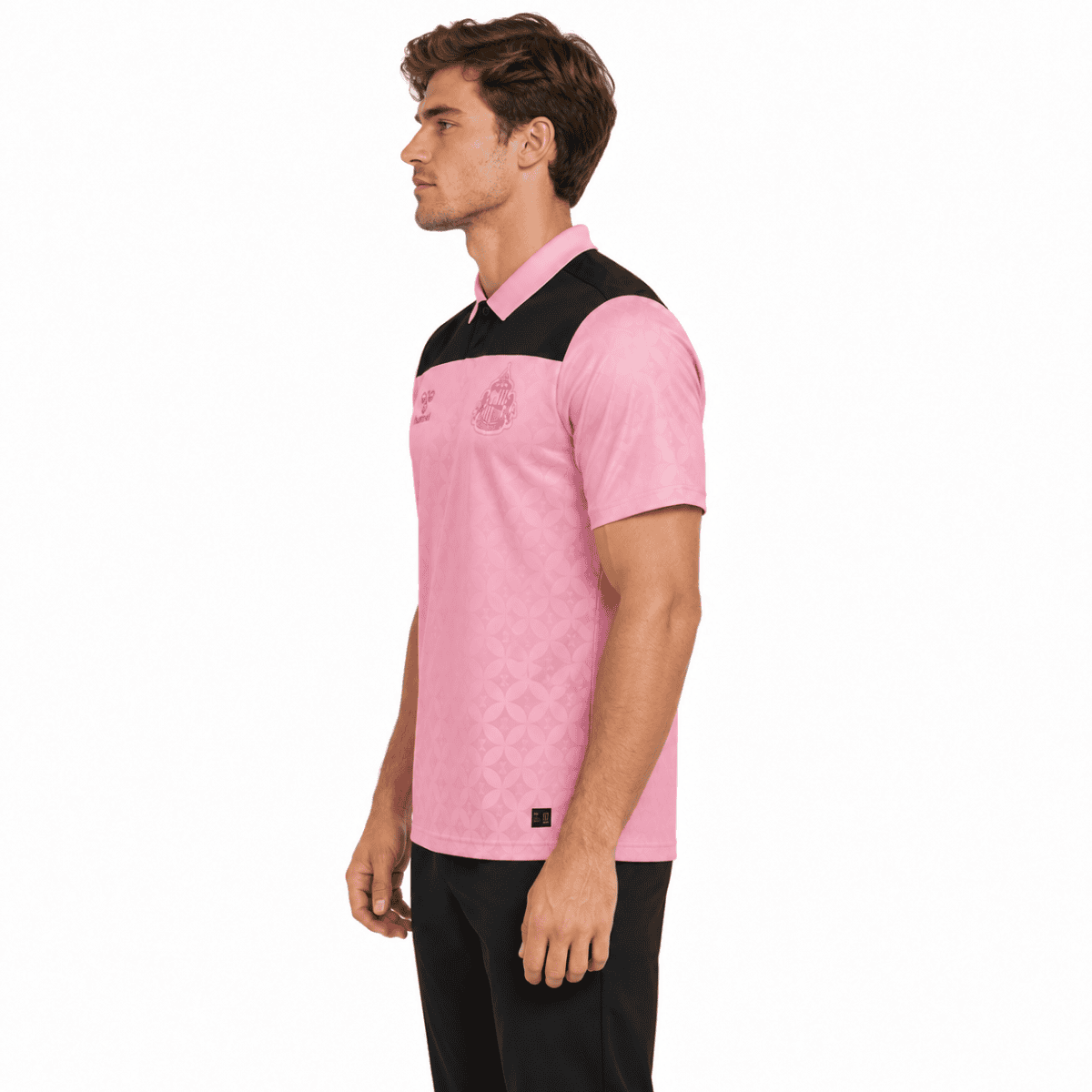 Pink Sunderland away jersey 2026/27 with black accents and club crest.