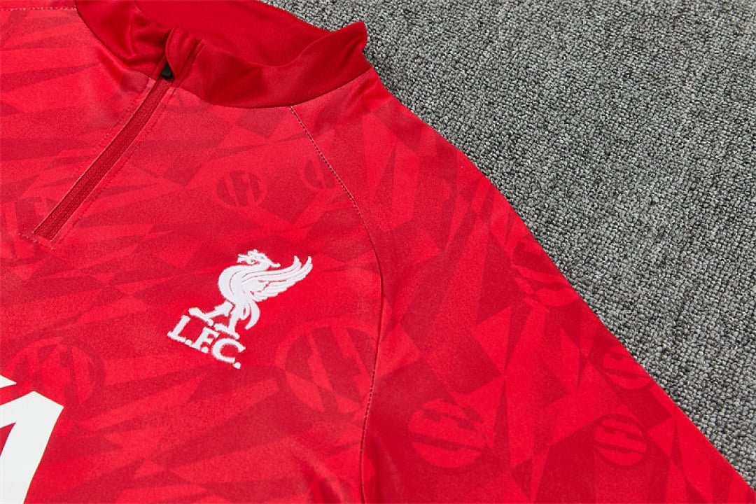 Liverpool Red Black Training Tracksuit 2026/27 - 6 | UAE SPORT STORE Liver Bird crest close up on Liverpool 2026/27 training top