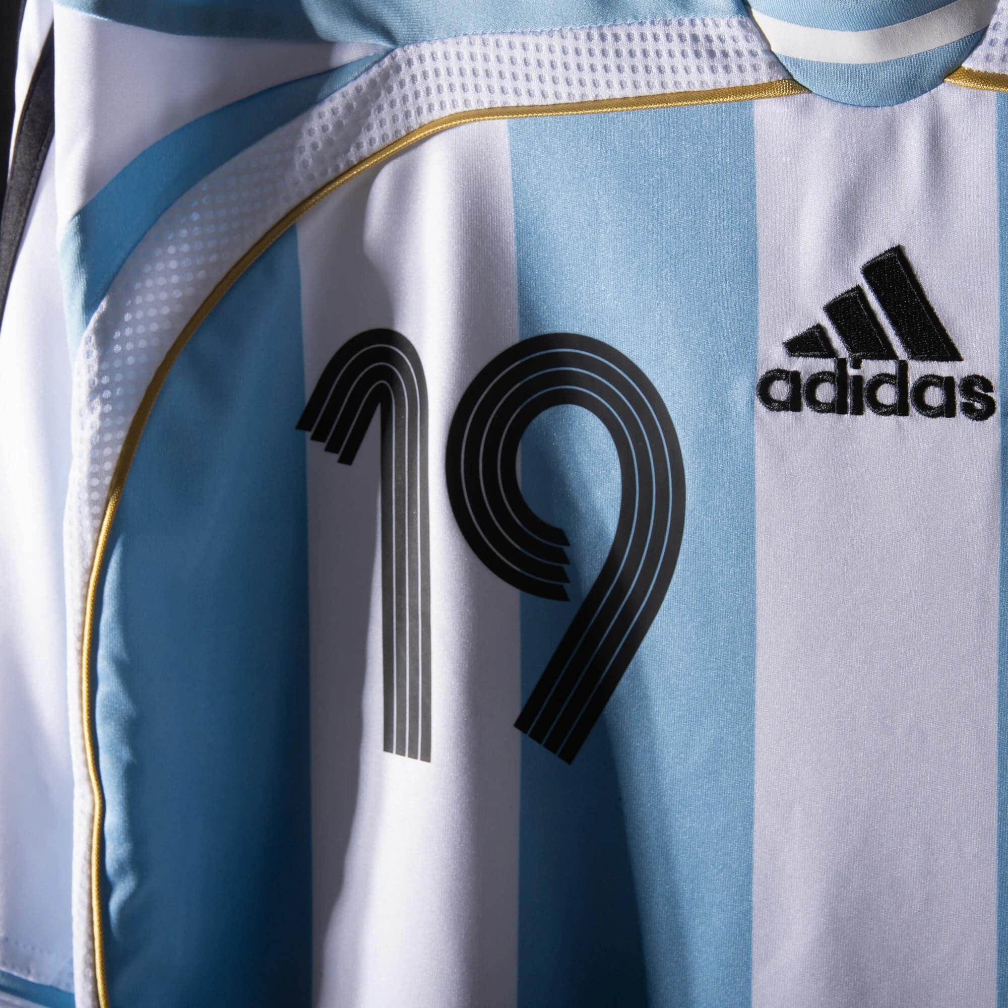 738eeb5978b17a3335546b8afd002ba96597d5b474abec0bdd4066bbf68f3124jpg | UAE SPORT STORE Argentina 2006 jersey number 19 and adidas branding detail