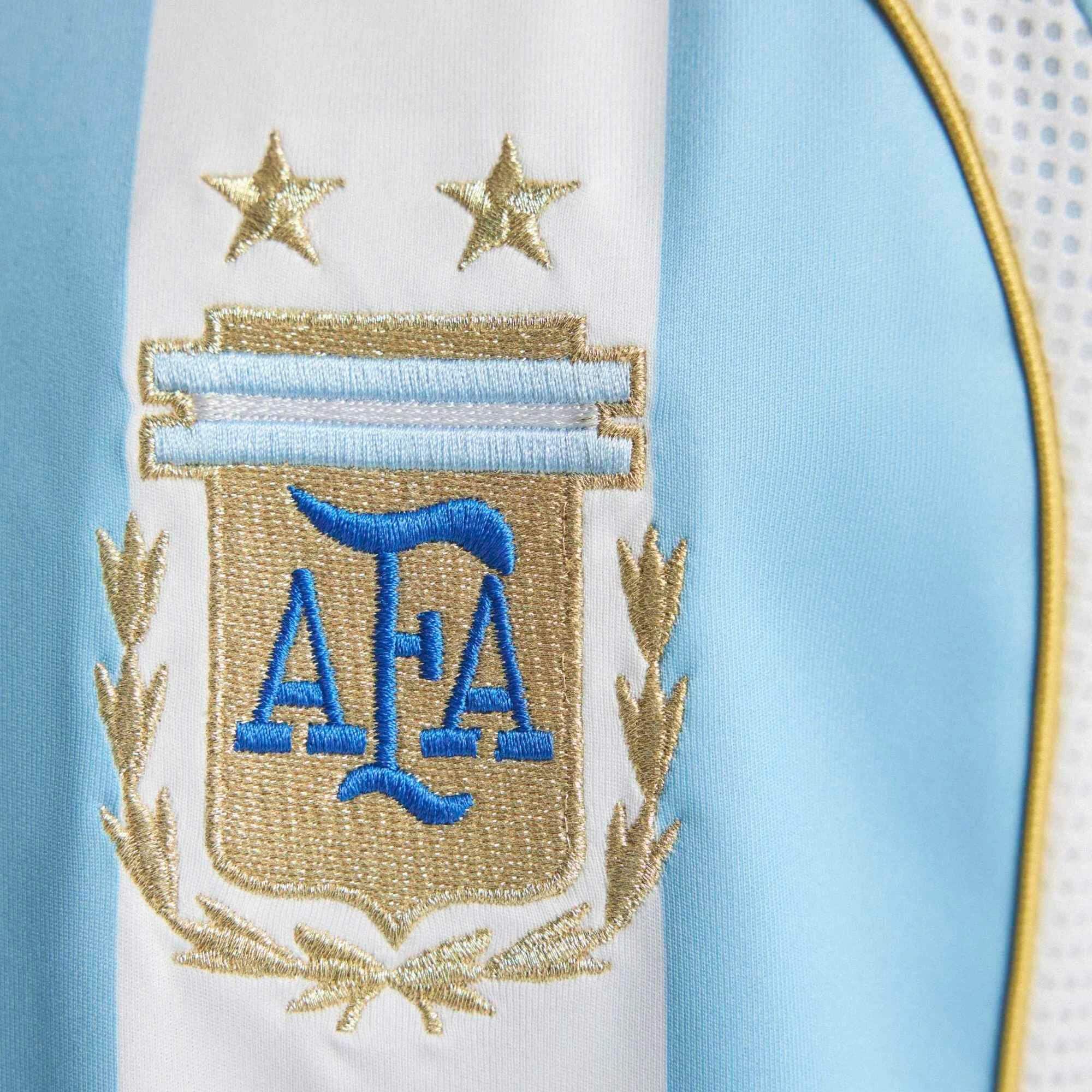 7ea576120b62356ae62381abb1ed95fcba3c2b92f33cc37d79955d271050f577jpg | UAE SPORT STORE Argentina 2006 jersey AFA crest embroidery detail