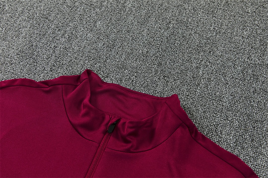 barcelona-burgundy-training-tracksuit-2027-06 | UAE SPORT STORE Barcelona Burgundy Training Tracksuit 2027 - collar and zip detail
