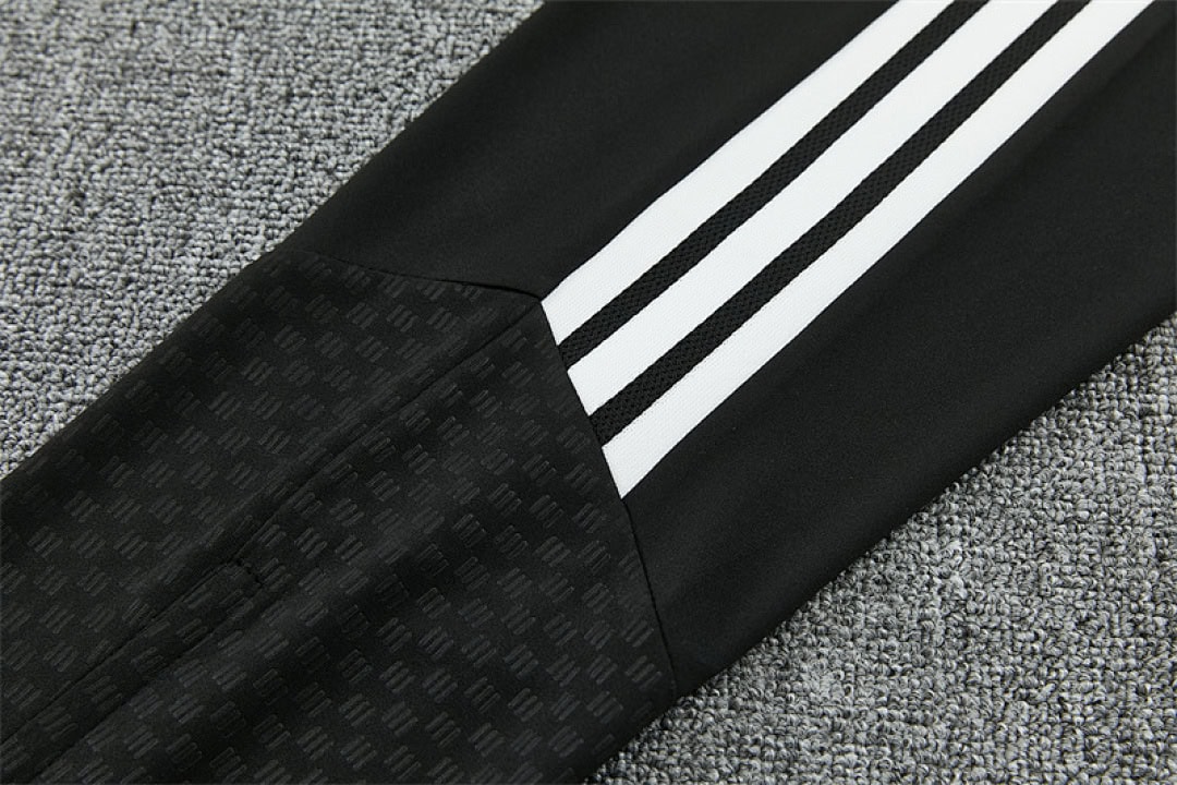 inter-miami-pink-training-tracksuit-2027-16 | UAE SPORT STORE Inter Miami Pink Training Tracksuit 2027 - pants stripe and texture detail
