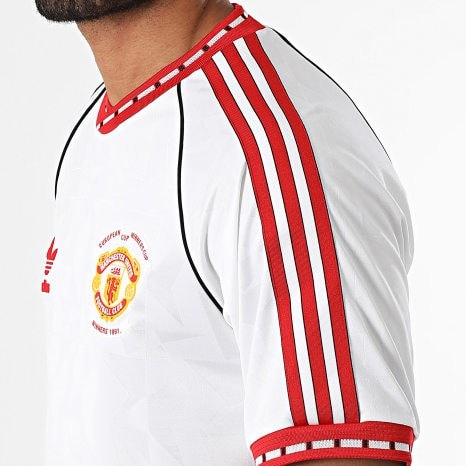 man-united-away-jersey-1991-sleeve-detailjpg | UAE SPORT STORE Man United Away Jersey 1991 sleeve three-stripe detail