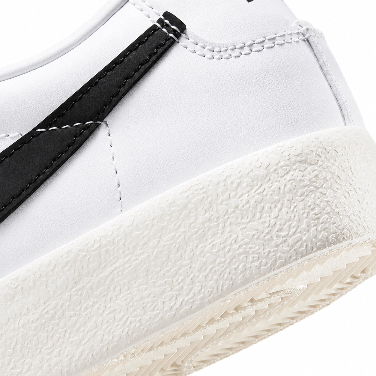 nike-blazer-low-77-vintage-white-black-swoosh-detailjpg | UAE SPORT STORE Nike Blazer Low '77 Vintage White Black Swoosh detail