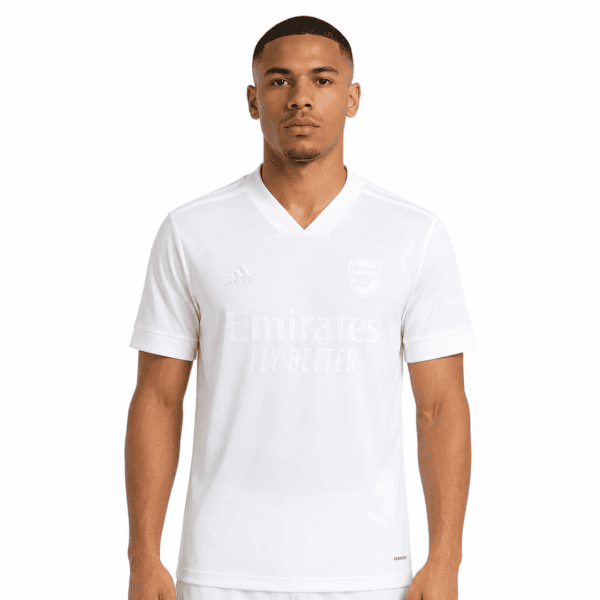 aad42050-7598-4905-ae98-8bdf7677cb9e - UAE SPORT STORE Arsenal white home jersey 21/22 season with club crest and sponsor logo.