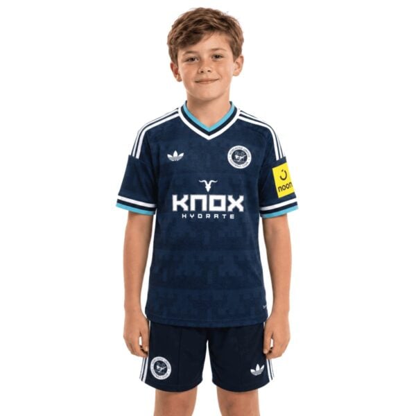 Newcastle United Away Kids Kit 202627 navy jersey and shorts front view with KNOX Hydrate sponsor - UAE SPORT STORE Newcastle United Away Kids Kit 2026/27 navy jersey and shorts front view with KNOX Hydrate sponsor